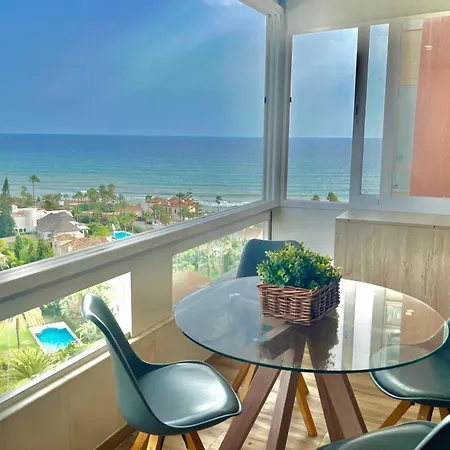 Beachfront- Junto A La Playa Y Con Impresionantes Vistas Al Mar Apartmán