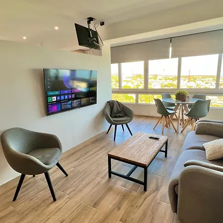 Beachfront- Junto A La Playa Y Con Impresionantes Vistas Al Mar Apartmán