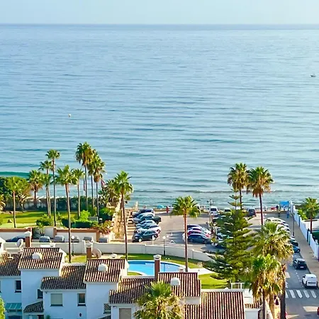 Beachfront- Junto A La Playa Y Con Impresionantes Vistas Al Mar Apartmán